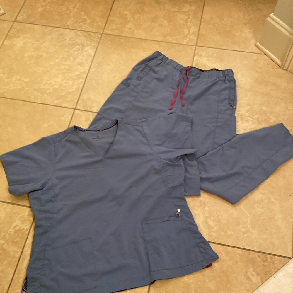 Vera Bradley size XL ceil blue scrub set